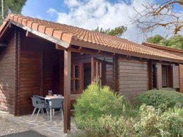 Camping Pas Cher vous présente avec son site Officiel campingpascher.fr, le Camping Prades Park classé 4 étoiles, situé sur la commune de Prades dans le département Tarragone (Catalogne) en Espagne. Le camping Prades Park vous propose un hébergement de type bungalow de 34 m² (télévision). L'établissement vous propose 12 autres types d'hébergements. Découvrez tous nos séjours à petits prix dans la commune et aux alentours de Prades du département : Tarragone (Catalogne). Les Avis clients pour le Camping Prades Park sont excellents avec une note moyenne de 8 sur 10. Lac, Piscine extérieure, Animations familiales, Club enfants, Aire de jeux enfants, Canoë-kayak, Centre équestre, Cyclisme, Ping-pong, Terrain de basketball, Terrain de beach-volley, Terrain de football, Bar, Restaurant, Station-service, Supermarché, Épicerie,... En savoir plus : cliquez-ICI.