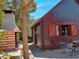 Camping Pas Cher vous présente avec son site Officiel campingpascher.fr, le Camping Prades Park classé 4 étoiles, situé sur la commune de Prades dans le département Tarragone (Catalogne) en Espagne. Le camping Prades Park vous propose un hébergement de type chalet de 30 m² avec climatisation (télévision). L'établissement vous propose 9 autres types d'hébergements. Découvrez tous nos séjours à petits prix dans la commune et aux alentours de Prades du département : Tarragone (Catalogne). Les Avis clients pour le Camping Prades Park sont excellents avec une note moyenne de 8 sur 10. Lac, Piscine extérieure, Animations familiales, Club enfants, Aire de jeux enfants, Canoë-kayak, Centre équestre, Cyclisme, Ping-pong, Terrain de basketball, Terrain de beach-volley, Terrain de football, Bar, Restaurant, Station-service, Supermarché, Épicerie,... En savoir plus : cliquez-ICI.
