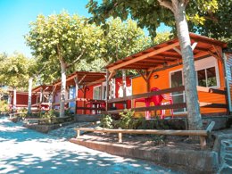 Camping Pas Cher vous présente avec son site Officiel campingpascher.fr, le Camping Prades Park classé 4 étoiles, situé sur la commune de Prades dans le département Tarragone (Catalogne) en Espagne. Le camping Prades Park vous propose un hébergement de type mobil-home de 20 m² (télévision). L'établissement vous propose 9 autres types d'hébergements. Découvrez tous nos séjours à petits prix dans la commune et aux alentours de Prades du département : Tarragone (Catalogne). Les Avis clients pour le Camping Prades Park sont excellents avec une note moyenne de 8 sur 10. Lac, Piscine extérieure, Animations familiales, Club enfants, Aire de jeux enfants, Canoë-kayak, Centre équestre, Cyclisme, Ping-pong, Terrain de basketball, Terrain de beach-volley, Terrain de football, Bar, Restaurant, Station-service, Supermarché, Épicerie,... En savoir plus : cliquez-ICI.