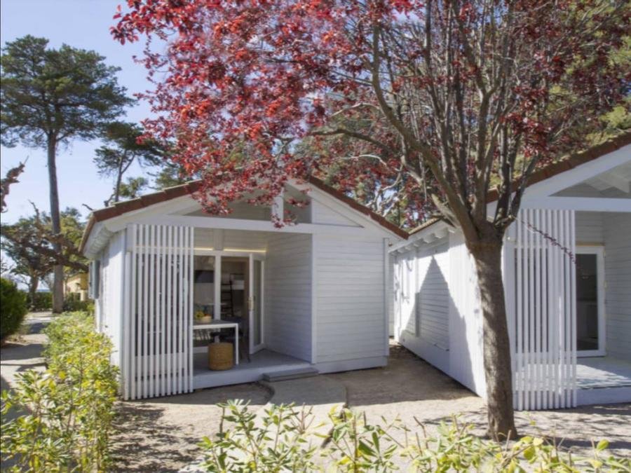 Camping Pas Cher vous présente avec son site Officiel campingpascher.fr, le Camping Tamarit Beach Resort classé 4 étoiles, situé sur la commune de Tarragona dans le département Tarragone (Catalogne) en Espagne. Le camping Tamarit Beach Resort vous propose un hébergement de type bungalow de 35 m² pour 5 personnes avec climatisation (télévision). L'établissement vous propose 10 autres types d'hébergements. Découvrez tous nos séjours à petits prix dans la commune et aux alentours de Tarragona du département : Tarragone (Catalogne). Les Avis clients pour le Camping Tamarit Beach Resort sont excellents avec une note moyenne de 8 sur 10. Mer, Piscine extérieure, Animations familiales, Club enfants, Aire de jeux enfants, Canoë-kayak, Court de tennis, Paddle, Pédalo, Salle de fitness, Structure gonflable enfants, Terrain de basketball, Terrain de beach-volley, Terrain multisports, Dépôt de pain, Pizzeria, Plats à emporter, Restaurant, Snack/Bar, Épicerie,... En savoir plus : cliquez-ICI.