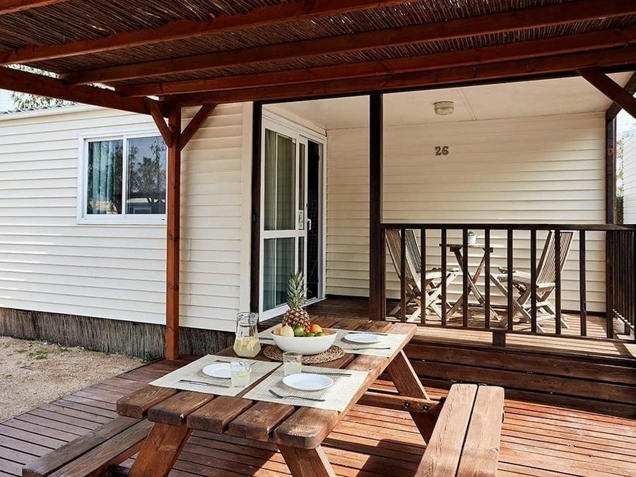 Camping Pas Cher vous présente avec son site Officiel campingpascher.fr, le Camping Taiga Delta De L'Ebre classé 4 étoiles, situé sur la commune de Tarragona dans le département Tarragone (Catalogne) en Espagne. Le camping Taiga Delta De L'Ebre, vous présente un hébergement de type bungalow de 25 m² pour 4 personnes avec climatisation et télévision. Le camping Taiga Delta De L'Ebre vous propose du sam. 05 septembre au sam. 12 septembre 2026 pour 7 nuits à 379€. Cette location propose 7 dates différentes pour réserver votre séjour. Découvrez également les 15 autres gammes d'hébergements du camping. Les Avis clients pour le Camping Taiga Delta De L'Ebre sont excellents avec une note moyenne de 8 sur 10. Mer, Piscine chauffée, Piscine extérieure, Animation enfants, Animations familiales, Aire de jeux enfants, Canoë-kayak, Cyclisme, Location de bateaux, Paddle, Parcours sportif, Planche à voile, Randonnée, Ski nautique, Structure gonflable enfants, Terrain de volley-ball, kiteSurf, Bar, Dépôt de pain, Plats à emporter, Restaurant, Épicerie,... En savoir plus : cliquez-ICI.