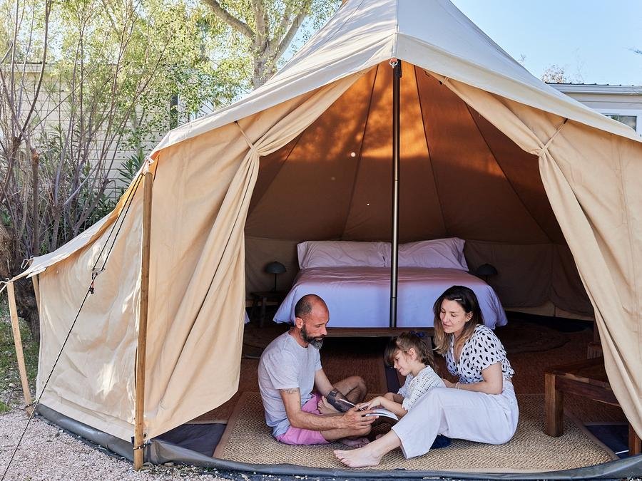 Camping Pas Cher vous présente avec son site Officiel campingpascher.fr, le Camping Taiga Delta De L'Ebre classé 4 étoiles, situé sur la commune de Tarragona dans le département Tarragone (Catalogne) en Espagne. Le camping Taiga Delta De L'Ebre vous propose un hébergement de type tente de 33 m² pour 3 personnes. Cet hébergement propose plus de 45 dates différentes pour réserver ! Pour dévouvrir la période la moins chère, consultez la rubrique 'Tarifs' et sélectionnez votre mois de départ. L'établissement vous propose 15 autres types d'hébergements. Découvrez tous nos séjours à petits prix dans la commune et aux alentours de Tarragona du département : Tarragone (Catalogne). Les Avis clients pour le Camping Taiga Delta De L'Ebre sont excellents avec une note moyenne de 8 sur 10. Mer, Piscine chauffée, Piscine extérieure, Animation enfants, Animations familiales, Aire de jeux enfants, Canoë-kayak, Cyclisme, Location de bateaux, Paddle, Parcours sportif, Planche à voile, Randonnée, Ski nautique, Structure gonflable enfants, Terrain de volley-ball, kiteSurf, Bar, Dépôt de pain, Plats à emporter, Restaurant, Épicerie,... En savoir plus : cliquez-ICI.