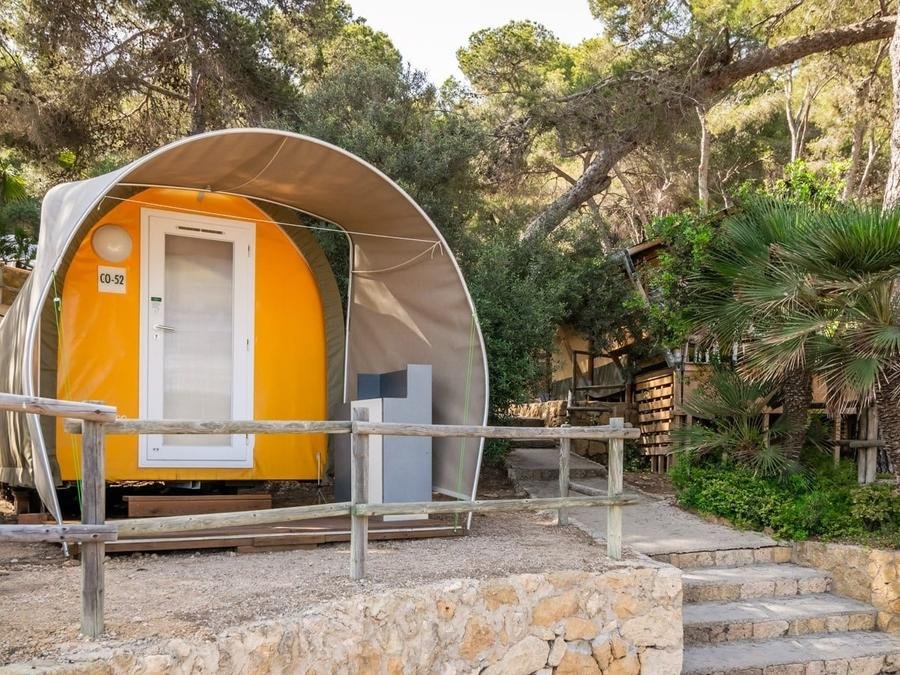 Camping Pas Cher vous présente avec son site Officiel campingpascher.fr, le Camping Estival Torre De La Mora classé 5 étoiles, situé sur la commune de Tarragona dans le département Tarragone (Catalogne) en Espagne. Le camping Estival Torre De La Mora, vous présente un hébergement de type tente de 26 m² et télévision. Le camping Estival Torre De La Mora vous propose du dimanche 20 septembre au dimanche 27 septembre 2026 pour 7 nuits à 398€. Cette location propose 53 dates différentes pour réserver votre séjour. Découvrez également les 6 autres gammes d'hébergements du camping. Les Avis clients pour le Camping Estival Torre De La Mora sont excellents avec une note moyenne de 8 sur 10. Mer, Parc aquatique, Piscine couverte, Piscine extérieure, Club enfants, Aire de jeux enfants, Court de tennis, Ping-pong, Piscine, Salle de fitness, Terrain multisports, Tir à l’arc, Bar, Dépôt de pain, Plats à emporter, Restaurant, Supermarché,... En savoir plus : cliquez-ICI.