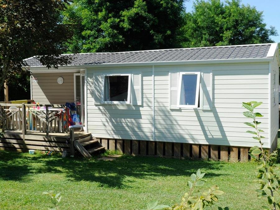 Camping Pas Cher vous présente avec son site Officiel campingpascher.fr, le Camping Sites Et Paysages - Le Ventoulou classé 4 étoiles, situé sur la commune de Thegra dans le département Lot (Midi Pyrénées) en France. Le camping Sites Et Paysages - Le Ventoulou, vous présente un hébergement de type mobil-home de 32 m² pour 2 personnes. Le camping Sites Et Paysages - Le Ventoulou vous propose du dimanche 13 septembre au dimanche 20 septembre 2026, en promotion à -20% pour 7 nuits à 338,40 € au lieu de 423,0 € soit une Économie de 84,60 €. Cette location propose 57 dates différentes pour réserver votre séjour. Découvrez également les 29 autres gammes d'hébergements du camping. Les Avis clients pour le Camping Sites Et Paysages - Le Ventoulou sont excellents avec une note moyenne de 8 sur 10. LacRivièreÉtang, Piscine chauffée, Piscine couverte, Animations familiales, Club enfants, Baby-foot, Canoë-kayak, Cyclisme, Flipper, Paddle, Ping-pong, Pétanque, Randonnée, Salle de jeux vidéo, Terrain multisports, Trampoline, Dépôt de pain, Snack/Bar, Épicerie,... En savoir plus : cliquez-ICI.