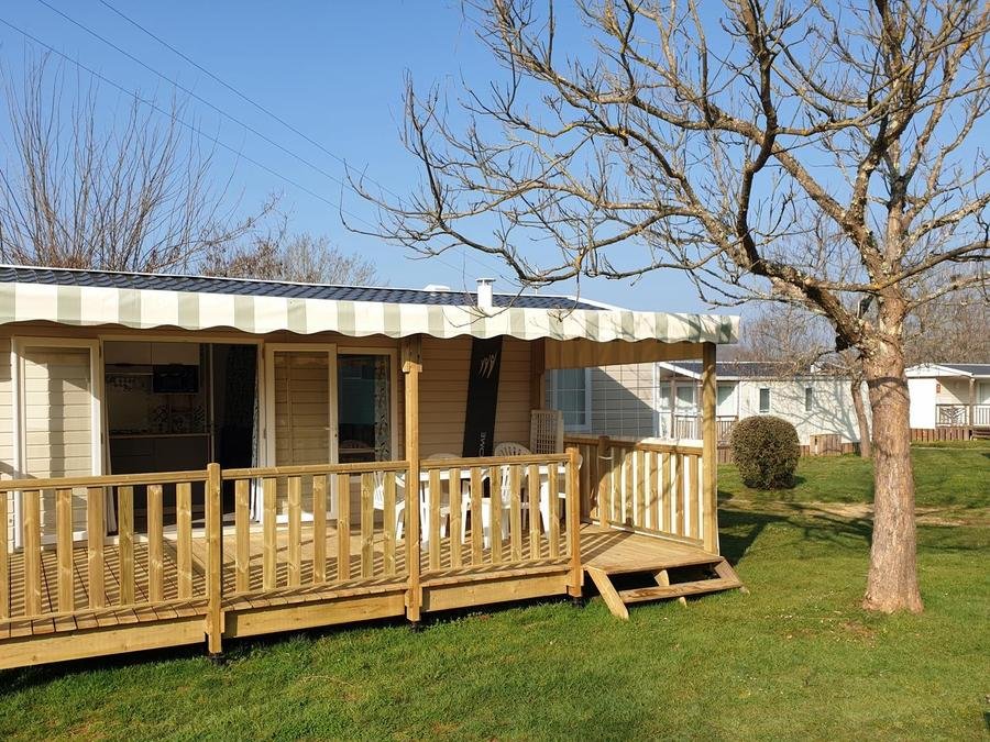 Camping Pas Cher vous présente avec son site Officiel campingpascher.fr, le Camping Sites Et Paysages - Le Ventoulou classé 4 étoiles, situé sur la commune de Thegra dans le département Lot (Midi Pyrénées) en France. Le camping Sites Et Paysages - Le Ventoulou, vous présente un hébergement de type mobil-home de 30 m² pour 1 personne. Le camping Sites Et Paysages - Le Ventoulou vous propose du vendredi 18 septembre au vendredi 25 septembre 2026, en promotion à -20% pour 7 nuits à 338,40 € au lieu de 423,0 € soit une Économie de 84,60 €. Cette location propose 16 dates différentes pour réserver votre séjour. Découvrez également les 29 autres gammes d'hébergements du camping. Les Avis clients pour le Camping Sites Et Paysages - Le Ventoulou sont excellents avec une note moyenne de 8 sur 10. LacRivièreÉtang, Piscine chauffée, Piscine couverte, Animations familiales, Club enfants, Baby-foot, Canoë-kayak, Cyclisme, Flipper, Paddle, Ping-pong, Pétanque, Randonnée, Salle de jeux vidéo, Terrain multisports, Trampoline, Dépôt de pain, Snack/Bar, Épicerie,... En savoir plus : cliquez-ICI.