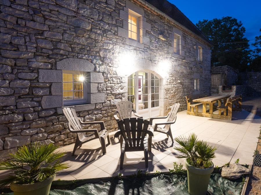 Camping Pas Cher vous présente avec son site Officiel campingpascher.fr, le Camping Sites Et Paysages - Le Ventoulou classé 4 étoiles, situé sur la commune de Thegra dans le département Lot (Midi Pyrénées) en France. Le camping Sites Et Paysages - Le Ventoulou vous propose un hébergement de type maison de campagne de 125 m² pour 2 personnes avec climatisation (télévision). L'établissement vous propose 29 autres types d'hébergements. Découvrez tous nos séjours à petits prix dans la commune et aux alentours de Thegra du département : Lot (Midi Pyrénées). Les Avis clients pour le Camping Sites Et Paysages - Le Ventoulou sont excellents avec une note moyenne de 8 sur 10. LacRivièreÉtang, Piscine chauffée, Piscine couverte, Animations familiales, Club enfants, Baby-foot, Canoë-kayak, Cyclisme, Flipper, Paddle, Ping-pong, Pétanque, Randonnée, Salle de jeux vidéo, Terrain multisports, Trampoline, Dépôt de pain, Snack/Bar, Épicerie,... En savoir plus : cliquez-ICI.