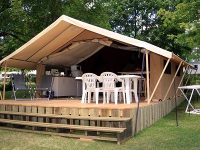 Cliquez pour découvrir toutes les photos de l'HÉBERGEMENT ! tente en toile et bois - Sites Et Paysages - Le Ventoulou photo 2