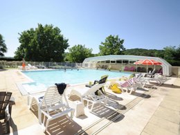 Camping Pas Cher vous présente avec son site Officiel campingpascher.fr, le Camping Sites Et Paysages - Le Ventoulou classé 4 étoiles, situé sur la commune de Thegra dans le département Lot (Midi Pyrénées) en France. Le camping Sites Et Paysages - Le Ventoulou, vous présente un hébergement de type hébergement insolite de 11 m² pour 1 personne. Le camping Sites Et Paysages - Le Ventoulou vous propose du mercredi 09 septembre au mercredi 16 septembre 2026, en promotion à -20% pour 7 nuits à 185,60 € au lieu de 232,0 € soit une Économie de 46,40 €. Cette location propose 50 dates différentes pour réserver votre séjour. Découvrez également les 29 autres gammes d'hébergements du camping. Les Avis clients pour le Camping Sites Et Paysages - Le Ventoulou sont excellents avec une note moyenne de 8 sur 10. LacRivièreÉtang, Piscine chauffée, Piscine couverte, Animations familiales, Club enfants, Baby-foot, Canoë-kayak, Cyclisme, Flipper, Paddle, Ping-pong, Pétanque, Randonnée, Salle de jeux vidéo, Terrain multisports, Trampoline, Dépôt de pain, Snack/Bar, Épicerie,... En savoir plus : cliquez-ICI.