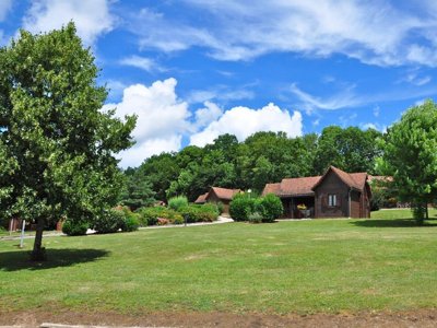 Cliquez pour découvrir toutes les photos de l'ÉTABLISSEMENT ! camping Les Chalets De Thegra photo 12