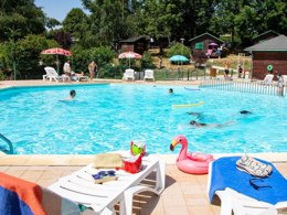 Camping Pas Cher vous présente avec son site Officiel campingpascher.fr, le Camping De Tauves classé 3 étoiles, situé sur la commune de Tauves dans le département Puy-de-dôme (Auvergne) en France. Le camping De Tauves vous propose un hébergement de type chalet de 17 m². L'établissement vous propose 4 autres types d'hébergements. Découvrez tous nos séjours à petits prix dans la commune et aux alentours de Tauves du département : Puy-de-dôme (Auvergne). Les Avis clients pour le Camping De Tauves sont excellents avec une note moyenne de 8 sur 10. Piscine extérieure, Animations familiales, Club enfants, Aire de jeux enfants, Court de tennis, Golf, Ping-pong, Pétanque, Randonnée, Terrain de badminton, Terrain de volley-ball, Terrain multisports, Dépôt de pain, Supermarché, Épicerie,... En savoir plus : cliquez-ICI.