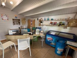 Camping Pas Cher vous présente avec son site Officiel campingpascher.fr, le Camping De Tauves classé 3 étoiles, situé sur la commune de Tauves dans le département Puy-de-dôme (Auvergne) en France. Le camping De Tauves vous propose un hébergement de type chalet de 17 m². L'établissement vous propose 4 autres types d'hébergements. Découvrez tous nos séjours à petits prix dans la commune et aux alentours de Tauves du département : Puy-de-dôme (Auvergne). Les Avis clients pour le Camping De Tauves sont excellents avec une note moyenne de 8 sur 10. Piscine extérieure, Animations familiales, Club enfants, Aire de jeux enfants, Court de tennis, Golf, Ping-pong, Pétanque, Randonnée, Terrain de badminton, Terrain de volley-ball, Terrain multisports, Dépôt de pain, Supermarché, Épicerie,... En savoir plus : cliquez-ICI.