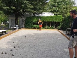 Camping Pas Cher vous présente avec son site Officiel campingpascher.fr, le Camping De Tauves classé 3 étoiles, situé sur la commune de Tauves dans le département Puy-de-dôme (Auvergne) en France. Le camping De Tauves vous propose un hébergement de type chalet de 12 m² pour 1 personne. L'établissement vous propose 4 autres types d'hébergements. Découvrez tous nos séjours à petits prix dans la commune et aux alentours de Tauves du département : Puy-de-dôme (Auvergne). Les Avis clients pour le Camping De Tauves sont excellents avec une note moyenne de 8 sur 10. Piscine extérieure, Animations familiales, Club enfants, Aire de jeux enfants, Court de tennis, Golf, Ping-pong, Pétanque, Randonnée, Terrain de badminton, Terrain de volley-ball, Terrain multisports, Dépôt de pain, Supermarché, Épicerie,... En savoir plus : cliquez-ICI.