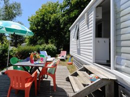 Camping Pas Cher vous présente avec son site Officiel campingpascher.fr, le Camping Sites Et Paysages - Le Panoramic classé 4 étoiles, situé sur la commune de Telgruc Sur Mer dans le département Finistère (Bretagne) en France. Le camping Sites Et Paysages - Le Panoramic, vous présente un hébergement de type mobil-home de 29 m². Le camping Sites Et Paysages - Le Panoramic vous propose du lundi 06 avril au lundi 13 avril 2026 pour 7 nuits à 316€. Cette location propose 68 dates différentes pour réserver votre séjour. Découvrez également les 7 autres gammes d'hébergements du camping. Les Avis clients pour le Camping Sites Et Paysages - Le Panoramic sont de 7 sur 10. Piscine chauffée, Piscine extérieure, Animation enfants, Aire de jeux enfants, Baby-foot, Canoë-kayak, Court de tennis, Ping-pong, Planche à voile, Plongée, Pétanque, Randonnée, Salle de jeux vidéo, kiteSurf, Bar, Dépôt de pain, Pizzeria, Plats à emporter, Snack/Bar, Station-service, Supermarché, Épicerie,... En savoir plus : cliquez-ICI.