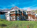 Camping Pas Cher vous présente avec son site Officiel campingpascher.fr, la Résidence Odalys Essentielle Le Hameau Du Borsat classé 3 étoiles, située sur la commune de Tignes dans le département Savoie (Rhône Alpes) en France. La résidence Odalys Essentielle Le Hameau Du Borsat, vous présente un hébergement de type studio de 18 m² et télévision. La résidence Odalys Essentielle Le Hameau Du Borsat vous proposeun séjour PAS CHER avec une REMISEdu sam. 27 juin au sam. 04 juillet 2026, en promotion à -30% pour 7 nuits à 244,30 € au lieu de 349,0 € soit une Économie de 104,70 €. Cette location propose 7 dates différentes pour réserver votre séjour. Découvrez également les 4 autres gammes d'hébergements de la résidence. Les Avis clients pour la Résidence Odalys Essentielle Le Hameau Du Borsat sont excellents avec une note moyenne de 9 sur 10. Canoë-kayak, Centre équestre, Randonnée, Boulangerie, Station-service, Supermarché,... En savoir plus : cliquez-ICI.
