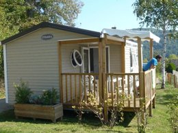 Camping Pas Cher vous présente avec son site Officiel campingpascher.fr, le Camping Sunêlia La Source classé 4 étoiles, situé sur la commune de Therondels dans le département Aveyron (Midi Pyrénées) en France. Le camping Sunêlia La Source, vous présente un hébergement de type mobil-home de 22 m². Le camping Sunêlia La Source vous propose du sam. 29 août au sam. 05 septembre 2026, en promotion à -19% pour 7 nuits à 294,84 € au lieu de 364,0 € soit une Économie de 69,16 €. Cette location propose 25 dates différentes pour réserver votre séjour. Découvrez également les 16 autres gammes d'hébergements du camping. Les Avis clients pour le Camping Sunêlia La Source sont excellents avec une note moyenne de 8 sur 10. Piscine chauffée, Piscine extérieure, Animations familiales, Club enfants, Aire de jeux enfants, Baby-foot, Canoë-kayak, Centre équestre, Paddle, Ping-pong, Piscine, Pédalo, Pétanque, Randonnée, Salle de jeux vidéo, Terrain multisports, Bar, Dépôt de pain, Pizzeria, Plats à emporter, Supermarché, Épicerie,... En savoir plus : cliquez-ICI.