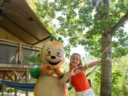 Camping Pas Cher vous présente avec son site Officiel campingpascher.fr, le Camping Sunêlia La Source classé 4 étoiles, situé sur la commune de Therondels dans le département Aveyron (Midi Pyrénées) en France. Le camping Sunêlia La Source, vous présente un hébergement de type hébergement insolite de 34 m². Le camping Sunêlia La Source vous propose du sam. 29 août au sam. 05 septembre 2026, en promotion à -19% pour 7 nuits à 181,44 € au lieu de 224,0 € soit une Économie de 42,56 €. Cette location propose 41 dates différentes pour réserver votre séjour. Découvrez également les 16 autres gammes d'hébergements du camping. Les Avis clients pour le Camping Sunêlia La Source sont excellents avec une note moyenne de 8 sur 10. Piscine chauffée, Piscine extérieure, Animations familiales, Club enfants, Aire de jeux enfants, Baby-foot, Canoë-kayak, Centre équestre, Paddle, Ping-pong, Piscine, Pédalo, Pétanque, Randonnée, Salle de jeux vidéo, Terrain multisports, Bar, Dépôt de pain, Pizzeria, Plats à emporter, Supermarché, Épicerie,... En savoir plus : cliquez-ICI.