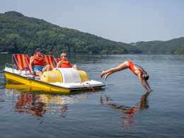 Camping Pas Cher vous présente avec son site Officiel campingpascher.fr, le Camping Sunêlia La Source classé 4 étoiles, situé sur la commune de Therondels dans le département Aveyron (Midi Pyrénées) en France. Le camping Sunêlia La Source, vous présente un hébergement de type mobil-home de 22 m². Le camping Sunêlia La Source vous propose du sam. 29 août au sam. 05 septembre 2026, en promotion à -19% pour 7 nuits à 294,84 € au lieu de 364,0 € soit une Économie de 69,16 €. Cette location propose 25 dates différentes pour réserver votre séjour. Découvrez également les 16 autres gammes d'hébergements du camping. Les Avis clients pour le Camping Sunêlia La Source sont excellents avec une note moyenne de 8 sur 10. Piscine chauffée, Piscine extérieure, Animations familiales, Club enfants, Aire de jeux enfants, Baby-foot, Canoë-kayak, Centre équestre, Paddle, Ping-pong, Piscine, Pédalo, Pétanque, Randonnée, Salle de jeux vidéo, Terrain multisports, Bar, Dépôt de pain, Pizzeria, Plats à emporter, Supermarché, Épicerie,... En savoir plus : cliquez-ICI.