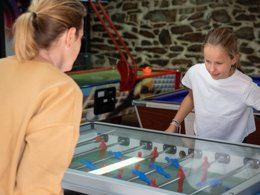 Camping Pas Cher vous présente avec son site Officiel campingpascher.fr, le Camping Sunêlia La Source classé 4 étoiles, situé sur la commune de Therondels dans le département Aveyron (Midi Pyrénées) en France. Le camping Sunêlia La Source, vous présente un hébergement de type chalet de 25 m² pour 2 personnes. Le camping Sunêlia La Source vous propose du sam. 27 juin au sam. 04 juillet 2026, en promotion à -19% pour 7 nuits à 294,84 € au lieu de 364,0 € soit une Économie de 69,16 €. Cette location propose 24 dates différentes pour réserver votre séjour. Découvrez également les 16 autres gammes d'hébergements du camping. Les Avis clients pour le Camping Sunêlia La Source sont excellents avec une note moyenne de 8 sur 10. Piscine chauffée, Piscine extérieure, Animations familiales, Club enfants, Aire de jeux enfants, Baby-foot, Canoë-kayak, Centre équestre, Paddle, Ping-pong, Piscine, Pédalo, Pétanque, Randonnée, Salle de jeux vidéo, Terrain multisports, Bar, Dépôt de pain, Pizzeria, Plats à emporter, Supermarché, Épicerie,... En savoir plus : cliquez-ICI.