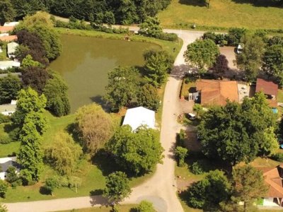 Cliquez pour découvrir toutes les photos de l'ÉTABLISSEMENT ! camping Le Repaire photo 2