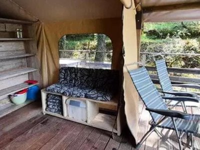 Cliquez pour découvrir toutes les photos de l'HÉBERGEMENT ! tente en toile et bois - La Castillonderie photo 2
