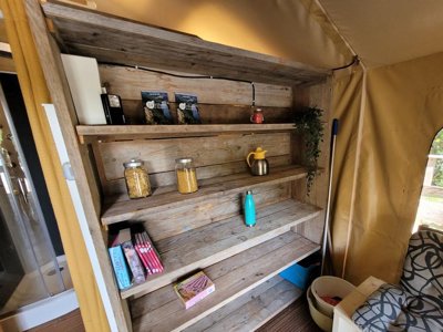Cliquez pour découvrir toutes les photos de l'HÉBERGEMENT ! tente en toile et bois - La Castillonderie photo 5