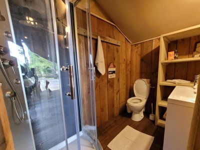 Cliquez pour découvrir toutes les photos de l'HÉBERGEMENT ! tente en toile et bois - La Castillonderie photo 7