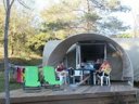 Camping Pas Cher vous présente avec son site Officiel campingpascher.fr, le Camping La Castillonderie classé 4 étoiles, situé sur la commune de Thonac dans le département Dordogne (Aquitaine) en France. Le camping La Castillonderie, vous présente un hébergement de type tente en toile et bois de 16 m². Le camping La Castillonderie vous propose du vendredi 08 mai au vendredi 15 mai 2026 pour 7 nuits à 229€. Cette location propose 73 dates différentes pour réserver votre séjour. Découvrez également les 33 autres gammes d'hébergements du camping. Les Avis clients pour le Camping La Castillonderie sont excellents avec une note moyenne de 8 sur 10. LacRivière, Piscine chauffée, Piscine extérieure, Animations familiales, Club enfants, Aire de jeux enfants, Baby-foot, Canoë-kayak, Centre équestre, Parcours sportif, Ping-pong, Pétanque, Randonnée, Structure gonflable enfants, Terrain de badminton, Terrain de football, Terrain de volley-ball, Bar, Dépôt de pain, Épicerie,... En savoir plus : cliquez-ICI.
