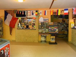 Camping Pas Cher vous présente avec son site Officiel campingpascher.fr, le Camping La Castillonderie classé 4 étoiles, situé sur la commune de Thonac dans le département Dordogne (Aquitaine) en France. Le camping La Castillonderie, vous présente un hébergement de type maison de campagne de 67 m² pour 2 personnes et télévision. Le camping La Castillonderie vous propose du sam. 04 avril au sam. 11 avril 2026 pour 7 nuits à 525€. Cette location propose 94 dates différentes pour réserver votre séjour. Découvrez également les 33 autres gammes d'hébergements du camping. Les Avis clients pour le Camping La Castillonderie sont excellents avec une note moyenne de 8 sur 10. LacRivière, Piscine chauffée, Piscine extérieure, Animations familiales, Club enfants, Aire de jeux enfants, Baby-foot, Canoë-kayak, Centre équestre, Parcours sportif, Ping-pong, Pétanque, Randonnée, Structure gonflable enfants, Terrain de badminton, Terrain de football, Terrain de volley-ball, Bar, Dépôt de pain, Épicerie,... En savoir plus : cliquez-ICI.