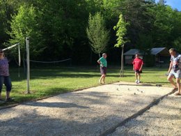 Camping Pas Cher vous présente avec son site Officiel campingpascher.fr, le Camping La Castillonderie classé 4 étoiles, situé sur la commune de Thonac dans le département Dordogne (Aquitaine) en France. Le camping La Castillonderie, vous présente un hébergement de type hébergement insolite de 16 m² pour 4 personnes. Le camping La Castillonderie vous propose du vendredi 08 mai au vendredi 15 mai 2026 pour 7 nuits à 200.06€. Cette location propose 73 dates différentes pour réserver votre séjour. Découvrez également les 33 autres gammes d'hébergements du camping. Les Avis clients pour le Camping La Castillonderie sont excellents avec une note moyenne de 8 sur 10. LacRivière, Piscine chauffée, Piscine extérieure, Animations familiales, Club enfants, Aire de jeux enfants, Baby-foot, Canoë-kayak, Centre équestre, Parcours sportif, Ping-pong, Pétanque, Randonnée, Structure gonflable enfants, Terrain de badminton, Terrain de football, Terrain de volley-ball, Bar, Dépôt de pain, Épicerie,... En savoir plus : cliquez-ICI.