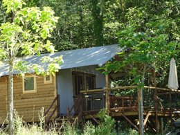 Camping Pas Cher vous présente avec son site Officiel campingpascher.fr, le Camping La Castillonderie classé 4 étoiles, situé sur la commune de Thonac dans le département Dordogne (Aquitaine) en France. Le camping La Castillonderie, vous présente un hébergement de type mobil-home de 26 m² avec climatisation et télévision. Le camping La Castillonderie vous proposeun séjour PAS CHER avec une REMISEdu sam. 04 avril au sam. 11 avril 2026, en promotion à -35% pour 7 nuits à 339 € au lieu de 521,54 € soit une Économie de 182,54 €. Cette location propose 125 dates différentes pour réserver votre séjour. Découvrez également les 35 autres gammes d'hébergements du camping. Les Avis clients pour le Camping La Castillonderie sont excellents avec une note moyenne de 9 sur 10. LacRivièreÉtang, Piscine chauffée, Piscine extérieure, Animations familiales, Club enfants, Aire de jeux enfants, Baby-foot, Canoë-kayak, Centre équestre, Ping-pong, Pétanque, Randonnée, Structure gonflable enfants, Terrain de badminton, Terrain de football, Terrain de volley-ball, Bar, Dépôt de pain, Épicerie,... En savoir plus : cliquez-ICI.