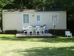 Camping Pas Cher vous présente avec son site Officiel campingpascher.fr, le Camping La Castillonderie classé 4 étoiles, situé sur la commune de Thonac dans le département Dordogne (Aquitaine) en France. Le camping La Castillonderie, vous présente un hébergement de type mobil-home de 21 m² pour 4 personnes. Le camping La Castillonderie vous propose du dimanche 06 septembre au dimanche 13 septembre 2026 pour 7 nuits à 315€. Cette location propose 108 dates différentes pour réserver votre séjour. Découvrez également les 33 autres gammes d'hébergements du camping. Les Avis clients pour le Camping La Castillonderie sont excellents avec une note moyenne de 8 sur 10. LacRivière, Piscine chauffée, Piscine extérieure, Animations familiales, Club enfants, Aire de jeux enfants, Baby-foot, Canoë-kayak, Centre équestre, Parcours sportif, Ping-pong, Pétanque, Randonnée, Structure gonflable enfants, Terrain de badminton, Terrain de football, Terrain de volley-ball, Bar, Dépôt de pain, Épicerie,... En savoir plus : cliquez-ICI.