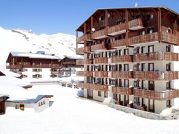 Camping Pas Cher vous présente avec son site Officiel campingpascher.fr, le Établissement Club Val Claret, situé sur la commune de Tignes dans le département Savoie (Rhône Alpes) en France. L'établissement Club Val Claret vous propose un hébergement de type studio de 15 m². L'établissement vous propose 4 autres types d'hébergements. Découvrez tous nos séjours à petits prix dans la commune et aux alentours de Tignes du département : Savoie (Rhône Alpes).... En savoir plus : cliquez-ICI.
