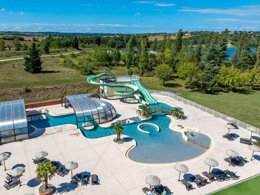Camping Pas Cher vous présente avec son site Officiel campingpascher.fr, le Camping Du Lac De Thoux - Ciela Village classé 3 étoiles, situé sur la commune de Thoux dans le département Gers (Midi Pyrénées) en France. Le camping Du Lac De Thoux - Ciela Village, vous présente un hébergement de type lodge de 38 m² pour 6 personnes. Le camping Du Lac De Thoux - Ciela Village vous propose du vendredi 12 juin au vendredi 19 juin 2026, en promotion à -14% pour 7 nuits à 280 € au lieu de 326,0 € soit une Économie de 46 €. Cette location propose 52 dates différentes pour réserver votre séjour. Découvrez également les 12 autres gammes d'hébergements du camping. Les Avis clients pour le Camping Du Lac De Thoux - Ciela Village sont de 7 sur 10. Piscine chauffée, Piscine extérieure, Animations familiales, Club enfants, Aire de jeux enfants, Baby-foot, Centre équestre, Court de tennis, Cyclisme, Golf, Ping-pong, Piscine, Pétanque, Randonnée, Terrain multisports, Bar, Dépôt de pain, Restaurant,... En savoir plus : cliquez-ICI.