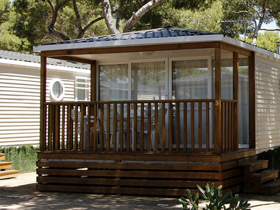 Camping Pas Cher vous présente avec son site Officiel campingpascher.fr, le Camping Relax Sol classé 2 étoiles, situé sur la commune de Torredembarra dans le département Tarragone (Catalogne) en Espagne. Le camping Relax Sol, vous présente un hébergement de type mobil-home de 26 m². Le camping Relax Sol vous propose du jeudi 24 septembre au jeudi 01 octobre 2026 pour 7 nuits à 529.2€. Cette location propose 62 dates différentes pour réserver votre séjour. Découvrez également les 4 autres gammes d'hébergements du camping. Les Avis clients pour le Camping Relax Sol sont excellents avec une note moyenne de 8 sur 10. Mer, Aire de jeux enfants, Centre équestre, Cyclisme, Golf, Ping-pong, Bar, Dépôt de pain, Restaurant, Supermarché, Épicerie,... En savoir plus : cliquez-ICI.