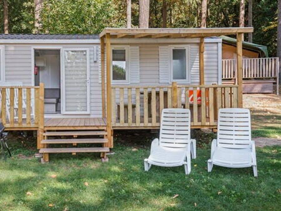 Camping Pas Cher vous présente avec son site Officiel campingpascher.fr, le Camping Le Trivoly classé 4 étoiles, situé sur la commune de Torreilles dans le département Pyrénées-orientales (Languedoc Roussillon) en France. Le camping Le Trivoly, vous présente un hébergement de type mobil-home de 34 m² pour 4 personnes avec climatisation. Le camping Le Trivoly vous propose du sam. 13 juin au sam. 20 juin 2026, en promotion à -25% pour 7 nuits à 252 € au lieu de 336,0 € soit une Économie de 84 €. Cette location propose 26 dates différentes pour réserver votre séjour. Découvrez également les 14 autres gammes d'hébergements du camping. Les Avis clients pour le Camping Le Trivoly sont de 7 sur 10. Piscine chauffée, Piscine extérieure, Animations familiales, Club enfants, Aire de jeux enfants, Baby-foot, Centre équestre, Flipper, Golf, Ping-pong, Pétanque, Randonnée, Terrain multisports, Bar, Dépôt de pain, Plats à emporter, Restaurant, Snack/Bar, Épicerie,... En savoir plus : cliquez-ICI.