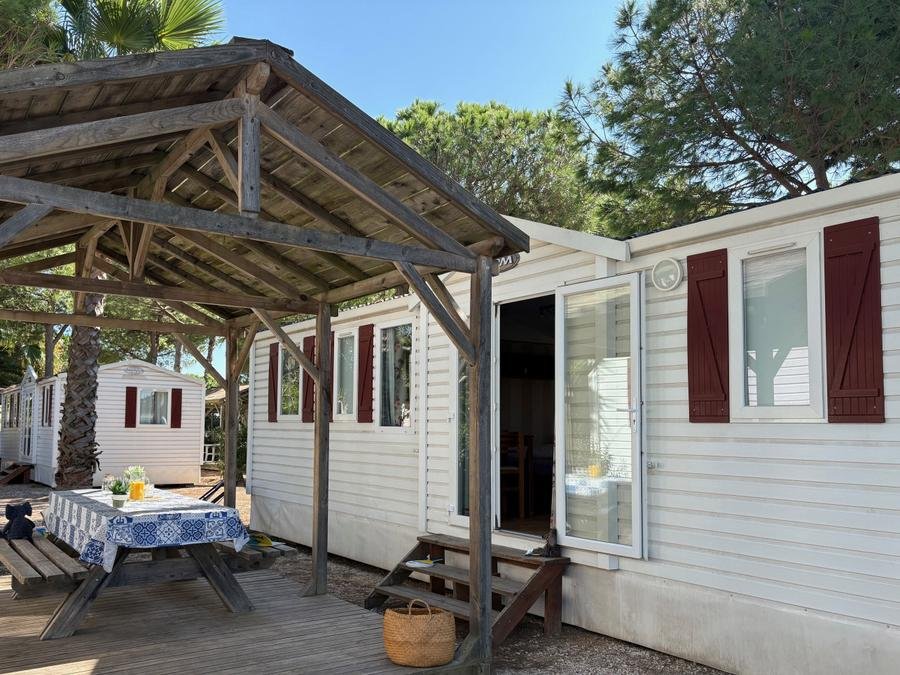 Camping Pas Cher vous présente avec son site Officiel campingpascher.fr, le Camping Calypso classé 5 étoiles, situé sur la commune de Torreilles dans le département Pyrénées-orientales (Languedoc Roussillon) en France. Le camping Calypso vous propose un hébergement de type mobil-home de 34 m² pour 6 personnes (télévision). L'établissement vous propose 18 autres types d'hébergements. Découvrez tous nos séjours à petits prix dans la commune et aux alentours de Torreilles du département : Pyrénées-orientales (Languedoc Roussillon). Les Avis clients pour le Camping Calypso sont de 6 sur 10. Mer, Parc aquatique, Piscine chauffée, Piscine extérieure, Animations familiales, Club ados, Club enfants, Aire de jeux enfants, Centre équestre, Parcours sportif, Ping-pong, Plongée, Pétanque, Terrain multisports, Bar, Restaurant, Snack/Bar,... En savoir plus : cliquez-ICI.