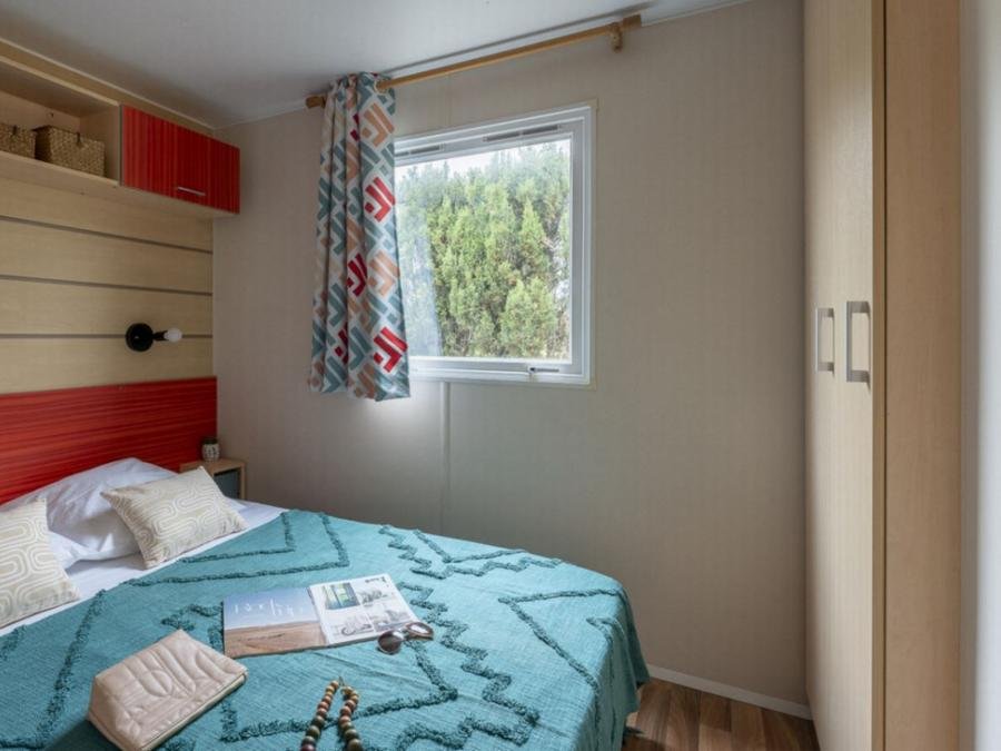 Camping Pas Cher vous présente avec son site Officiel campingpascher.fr, le Camping Calypso classé 5 étoiles, situé sur la commune de Torreilles dans le département Pyrénées-orientales (Languedoc Roussillon) en France. Le camping Calypso, vous présente un hébergement de type mobil-home de 30 m² pour 6 personnes avec climatisation et télévision. Le camping Calypso vous propose du mercredi 01 juillet au mercredi 08 juillet 2026, en promotion à -11% pour 7 nuits à 1096,48 € au lieu de 1246,0 € soit une Économie de 149,52 €. Cette location propose 4 dates différentes pour réserver votre séjour. Découvrez également les 16 autres gammes d'hébergements du camping. Les Avis clients pour le Camping Calypso sont de 6 sur 10. Mer, Parc aquatique, Piscine chauffée, Piscine extérieure, Animations familiales, Club ados, Club enfants, Aire de jeux enfants, Centre équestre, Parcours sportif, Ping-pong, Plongée, Pétanque, Terrain multisports, Bar, Restaurant, Snack/Bar,... En savoir plus : cliquez-ICI.