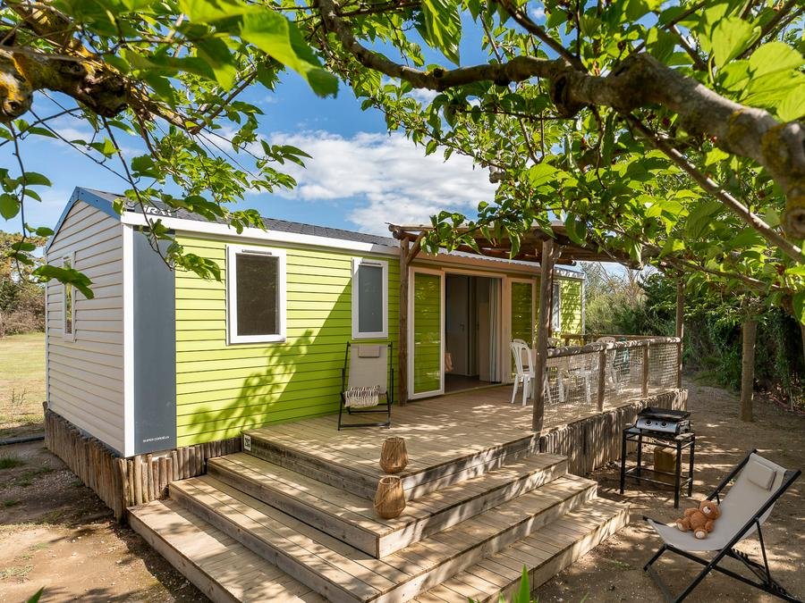 Camping Pas Cher vous présente avec son site Officiel campingpascher.fr, le Camping Calypso classé 5 étoiles, situé sur la commune de Torreilles dans le département Pyrénées-orientales (Languedoc Roussillon) en France. Le camping Calypso vous propose un hébergement de type mobil-home de 34 m² pour 6 personnes avec climatisation (télévision). L'établissement vous propose 18 autres types d'hébergements. Découvrez tous nos séjours à petits prix dans la commune et aux alentours de Torreilles du département : Pyrénées-orientales (Languedoc Roussillon). Les Avis clients pour le Camping Calypso sont de 6 sur 10. Mer, Parc aquatique, Piscine chauffée, Piscine extérieure, Animations familiales, Club ados, Club enfants, Aire de jeux enfants, Centre équestre, Parcours sportif, Ping-pong, Plongée, Pétanque, Terrain multisports, Bar, Restaurant, Snack/Bar,... En savoir plus : cliquez-ICI.