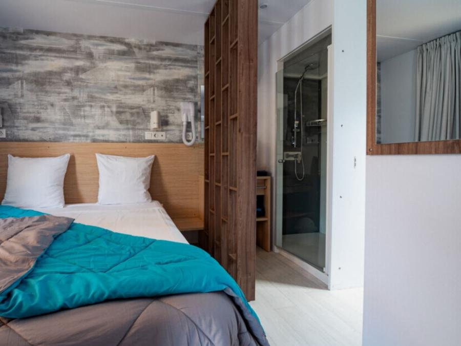 Camping Pas Cher vous présente avec son site Officiel campingpascher.fr, le Camping Calypso classé 5 étoiles, situé sur la commune de Torreilles dans le département Pyrénées-orientales (Languedoc Roussillon) en France. Le camping Calypso vous propose un hébergement de type mobil-home de 43 m² pour 2 personnes avec climatisation (télévision). L'établissement vous propose 18 autres types d'hébergements. Découvrez tous nos séjours à petits prix dans la commune et aux alentours de Torreilles du département : Pyrénées-orientales (Languedoc Roussillon). Les Avis clients pour le Camping Calypso sont excellents avec une note moyenne de 8 sur 10. Mer, Parc aquatique, Piscine chauffée, Piscine extérieure, Animation enfants, Animations familiales, Club ados, Club enfants, Aire de jeux enfants, Centre équestre, Parcours sportif, Ping-pong, Plongée, Pétanque, Terrain multisports, Bar, Restaurant, Snack/Bar,... En savoir plus : cliquez-ICI.