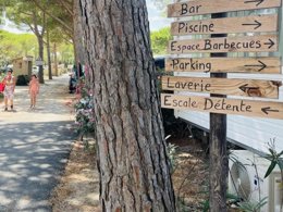 Camping Pas Cher vous présente avec son site Officiel campingpascher.fr, le Camping Calypso classé 5 étoiles, situé sur la commune de Torreilles dans le département Pyrénées-orientales (Languedoc-roussillon) en France. Le camping Calypso vous propose un hébergement de type chalet de 30 m² pour 5 personnes (télévision). L'établissement vous propose 5 autres types d'hébergements. Découvrez tous nos séjours à petits prix dans la commune et aux alentours de Torreilles du département : Pyrénées-orientales (Languedoc-roussillon). Les Avis clients pour le Camping Calypso sont excellents avec une note moyenne de 9 sur 10. Mer, Parc aquatique, Piscine chauffée, Piscine extérieure, Animations familiales, Club ados, Club enfants, Aire de jeux enfants, Centre équestre, Parcours sportif, Ping-pong, Plongée, Pétanque, Terrain multisports, Bar, Restaurant, Snack/Bar,... En savoir plus : cliquez-ICI.