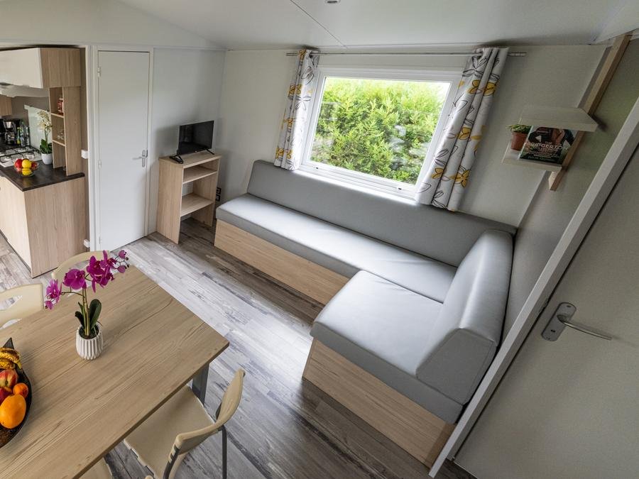 Camping Pas Cher vous présente avec son site Officiel campingpascher.fr, le Camping Country ParkTouquin classé 4 étoiles, situé sur la commune de Touquin dans le département Seine-et-marne (île De France) en France. Le camping Country ParkTouquin, vous présente un hébergement de type mobil-home de 140 m². Le camping Country ParkTouquin vous proposeun séjour PAS CHER avec une REMISEdu mercredi 09 septembre au mercredi 16 septembre 2026 avec une PROMO de DERNIÈRE MINUTE, en promotion à -52% pour 7 nuits à 250 € au lieu de 530,0 € soit une Économie de 280 €. Cette location propose 3 dates différentes pour réserver votre séjour. Découvrez également les 10 autres gammes d'hébergements du camping. Les Avis clients pour le Camping Country ParkTouquin sont excellents avec une note moyenne de 8 sur 10. Étang, Piscine chauffée, Piscine extérieure, Animations familiales, Aire de jeux enfants, Court de tennis, Parcours sportif, Ping-pong, Pétanque, Salle de jeux vidéo, Terrain multisports, Trampoline, Supermarché, Épicerie,... En savoir plus : cliquez-ICI.