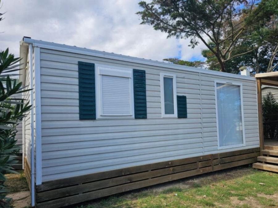 Camping Pas Cher vous présente avec son site Officiel campingpascher.fr, le Camping Paradis Les Capucines classé 4 étoiles, situé sur la commune de Tredrez dans le département Côtes-d'armor (Bretagne) en France. Le camping Paradis Les Capucines vous propose un hébergement de type mobil-home de 33 m² pour 6 personnes (télévision). L'établissement vous propose 16 autres types d'hébergements. Découvrez tous nos séjours à petits prix dans la commune et aux alentours de Tredrez du département : Côtes-d'armor (Bretagne). Les Avis clients pour le Camping Paradis Les Capucines sont excellents avec une note moyenne de 8 sur 10. Parc aquatique, Piscine chauffée, Piscine couverte, Animations familiales, Baby-foot, Canoë-kayak, Centre équestre, Cyclisme, Flipper, Golf, Parcours sportif, Ping-pong, Plongée, Pétanque, Randonnée, Terrain multisports, Bar, Créperie, Dépôt de pain, Plats à emporter, Snack/Bar,... En savoir plus : cliquez-ICI.