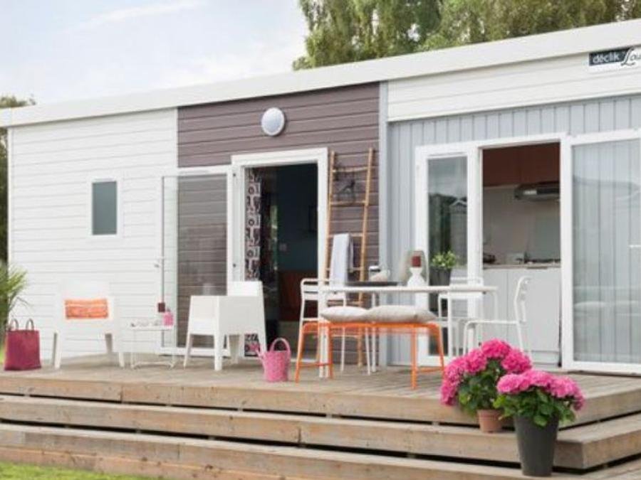 Camping Pas Cher vous présente avec son site Officiel campingpascher.fr, le Camping Les Rives Du Loup classé 3 étoiles, situé sur la commune de Tourrettes Sur Loup dans le département Alpes-maritimes (Provence Alpes Côte D'azur) en France. Le camping Les Rives Du Loup, vous présente un hébergement de type mobil-home de 32 m² avec climatisation. Le camping Les Rives Du Loup vous propose du sam. 11 juillet au sam. 18 juillet 2026 pour 7 nuits à 805€. Cette location propose 2 dates différentes pour réserver votre séjour. Découvrez également les 4 autres gammes d'hébergements du camping. Les Avis clients pour le Camping Les Rives Du Loup sont de 7 sur 10. MerRivière, Piscine extérieure, Animations familiales, Aire de jeux enfants, Baby-foot, Cyclisme, Jet-ski, Location de bateaux, Paddle, Ping-pong, Piscine, Pédalo, Pétanque, Randonnée, Ski nautique, Terrain de badminton, Terrain de football, Terrain de volley-ball, Terrain multisports, Bar, Dépôt de pain, Snack/Bar,... En savoir plus : cliquez-ICI.