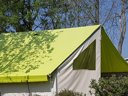Camping Pas Cher vous présente avec son site Officiel campingpascher.fr, le Camping Kerlaz classé 3 étoiles, situé sur la commune de Treguennec dans le département Finistère (Bretagne) en France. Le camping Kerlaz, vous présente un hébergement de type tente en toile et bois de 17 m². Le camping Kerlaz vous propose du jeudi 30 avril au jeudi 07 mai 2026 pour 7 nuits à 257.55€. Cette location propose 118 dates différentes pour réserver votre séjour. Découvrez également les 23 autres gammes d'hébergements du camping. Les Avis clients pour le Camping Kerlaz sont excellents avec une note moyenne de 8 sur 10. MerÉtang, Piscine chauffée, Piscine couverte, Club enfants, Aire de jeux enfants, Baby-foot, Centre équestre, Jet-ski, Ping-pong, Pétanque, Surf, Voile, Bar, Dépôt de pain, Food truck, Plats à emporter, Snack/Bar, Épicerie,... En savoir plus : cliquez-ICI.
