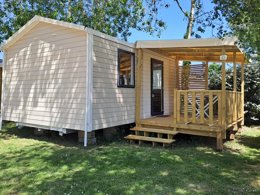 Camping Pas Cher vous présente avec son site Officiel campingpascher.fr, le Camping Kerlaz classé 3 étoiles, situé sur la commune de Treguennec dans le département Finistère (Bretagne) en France. Le camping Kerlaz, vous présente un hébergement de type mobil-home de 20 m² pour 2 personnes. Le camping Kerlaz vous propose du vendredi 10 avril au vendredi 17 avril 2026 pour 7 nuits à 338.35€. Cette location propose 109 dates différentes pour réserver votre séjour. Découvrez également les 23 autres gammes d'hébergements du camping. Les Avis clients pour le Camping Kerlaz sont excellents avec une note moyenne de 8 sur 10. MerÉtang, Piscine chauffée, Piscine couverte, Club enfants, Aire de jeux enfants, Baby-foot, Centre équestre, Jet-ski, Ping-pong, Pétanque, Surf, Voile, Bar, Dépôt de pain, Food truck, Plats à emporter, Snack/Bar, Épicerie,... En savoir plus : cliquez-ICI.