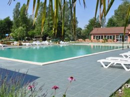 Camping Pas Cher vous présente avec son site Officiel campingpascher.fr, le Camping Les 3 Lacs Du Soleil classé 4 étoiles, situé sur la commune de Trept dans le département Isère (Rhône Alpes) en France. Le camping Les 3 Lacs Du Soleil vous propose un hébergement de type bungalow toilé pour 6 personnes. Cet hébergement propose plus de 49 dates différentes pour réserver ! Pour dévouvrir la période la moins chère, consultez la rubrique 'Tarifs' et sélectionnez votre mois de départ. L'établissement vous propose 2 autres types d'hébergements. Découvrez tous nos séjours à petits prix dans la commune et aux alentours de Trept du département : Isère (Rhône Alpes). Les Avis clients pour le Camping Les 3 Lacs Du Soleil sont excellents avec une note moyenne de 8 sur 10. Piscine extérieure, Animation ados, Animations familiales, Club enfants, Aire de jeux enfants, Centre équestre, Court de tennis, Ping-pong, Pétanque, Randonnée, Salle de fitness, Terrain de volley-ball, Terrain multisports, Bar, Bureau de tabac, Dépôt de pain, Snack/Bar, Supermarché, Épicerie,... En savoir plus : cliquez-ICI.