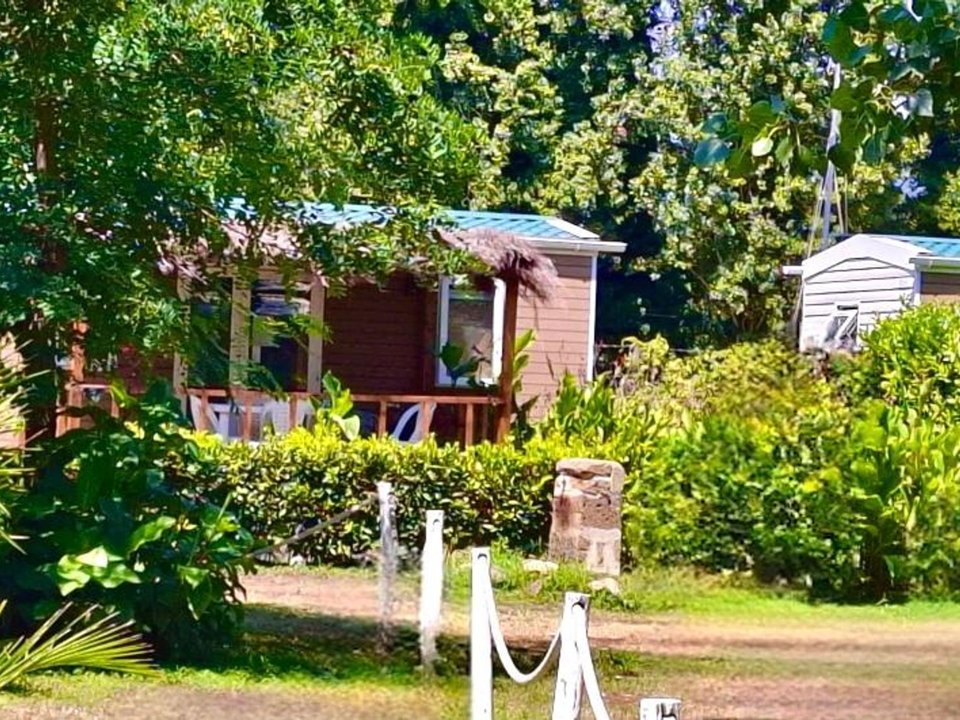 Camping Pas Cher vous présente avec son site Officiel campingpascher.fr, le Camping International Glamping Lago Di Bracciano classé 4 étoiles, situé sur la commune de Trevignano Romano dans le département Rome (Latium) en Italie. Le camping International Glamping Lago Di Bracciano vous propose un hébergement de type mobil-home de 24 m² avec climatisation. L'établissement vous propose 5 autres types d'hébergements. Découvrez tous nos séjours à petits prix dans la commune et aux alentours de Trevignano Romano du département : Rome (Latium). Les Avis clients pour le Camping International Glamping Lago Di Bracciano sont de 7 sur 10. LacMer, Piscine extérieure, Aire de jeux enfants, Cyclisme, Ping-pong, Pétanque, Randonnée, Salle de fitness, Bar, Pizzeria, Plats à emporter, Restaurant, Snack/Bar, Épicerie,... En savoir plus : cliquez-ICI.