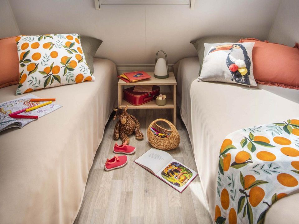 Camping Pas Cher vous présente avec son site Officiel campingpascher.fr, le Camping International Glamping Lago Di Bracciano classé 4 étoiles, situé sur la commune de Trevignano Romano dans le département Rome (Latium) en Italie. Le camping International Glamping Lago Di Bracciano vous propose un hébergement de type tente de 16 m² avec climatisation. L'établissement vous propose 5 autres types d'hébergements. Découvrez tous nos séjours à petits prix dans la commune et aux alentours de Trevignano Romano du département : Rome (Latium). Les Avis clients pour le Camping International Glamping Lago Di Bracciano sont de 7 sur 10. LacMer, Piscine extérieure, Aire de jeux enfants, Cyclisme, Ping-pong, Pétanque, Randonnée, Salle de fitness, Bar, Pizzeria, Plats à emporter, Restaurant, Snack/Bar, Épicerie,... En savoir plus : cliquez-ICI.