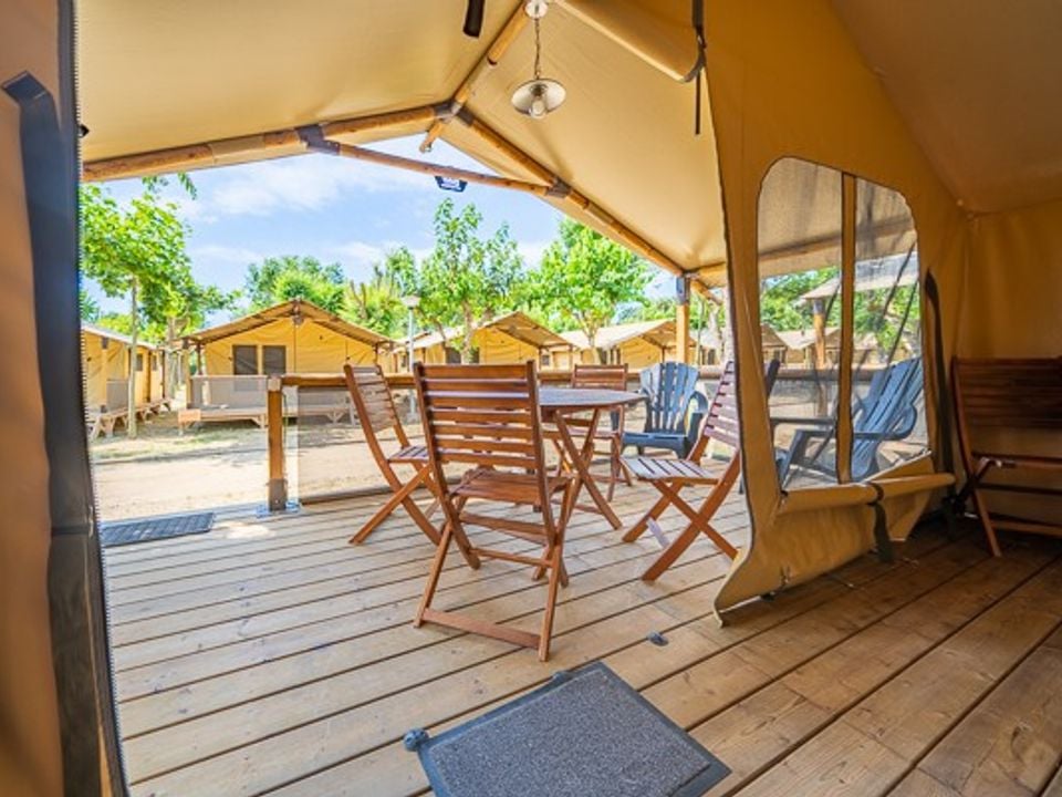 Cliquez pour découvrir toutes les photos de l'HÉBERGEMENT ! tente toile et bois - établissement Park Umag photo 3