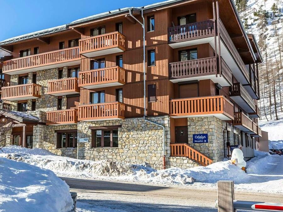 Camping Pas Cher vous présente avec son site Officiel campingpascher.fr, la Résidence Odalys Le Hameau Et Les Chalets De La Vallée D'Or, située sur la commune de Val D'isere dans le département Savoie (Rhône Alpes) en France. La résidence Odalys Le Hameau Et Les Chalets De La Vallée D'Or, vous présente un hébergement de type appartement de 28 m² pour 2 personnes et télévision. La résidence Odalys Le Hameau Et Les Chalets De La Vallée D'Or vous propose du sam. 27 juin au sam. 04 juillet 2026 pour 7 nuits à 703.2€. Cette location propose 6 dates différentes pour réserver votre séjour. Découvrez également les 3 autres gammes d'hébergements de la résidence. Les Avis clients pour la Résidence Odalys Le Hameau Et Les Chalets De La Vallée D'Or sont de 7 sur 10. Randonnée,... En savoir plus : cliquez-ICI.